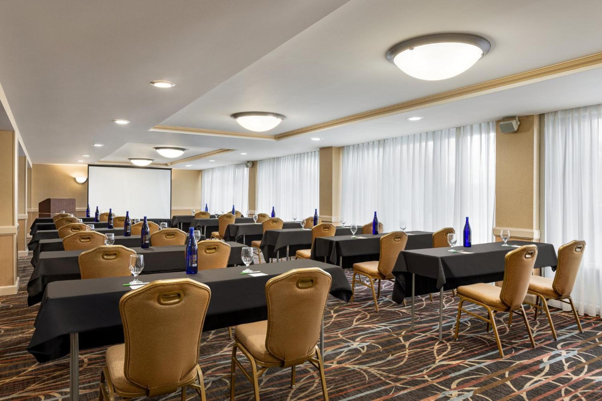 Holiday Inn Gaithersburg, An Ihg Hotel Екстер'єр фото